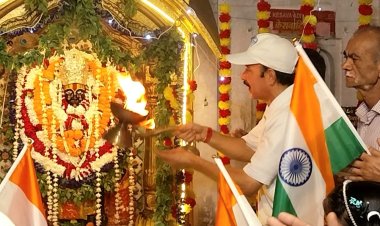 श्रीकृष्ण जन्मोसव पर वैश्विक शांति के लिए भगवान आदि केशव की उतारी आरती