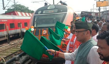 वाराणसी से मेरठ के लिए वंदेभारत एक्सप्रेस ट्रेन की शुरुआत,राज्यमंत्री ने दिखाई हरी झंडी