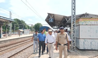 डीआरएम ने चुनार रेलवे स्टेशन का निरीक्षण कर दिए सख्त निर्देश