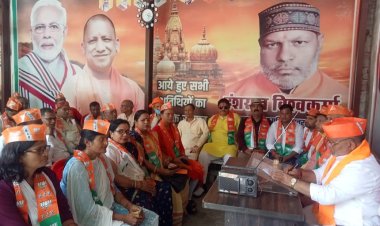 प्रधानमंत्री मोदी की 'मन की बात' वाराणसी में भाजपा कार्यकर्ताओं ने पूरे उत्साह से सुनी