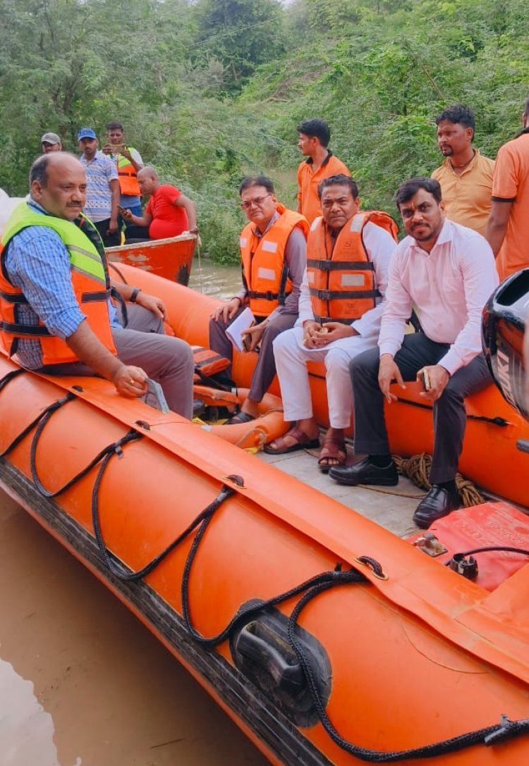 जालौन: खतरे के निशान से तीन मीटर ऊपर बह रही यमुना, 25 गांव बाढ़ से प्रभावित