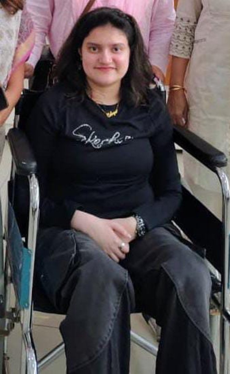 जिलाधिकारी के हस्तक्षेप से दिव्यांग छात्रा काे मिला निजी विश्वविद्यालय में प्रवेश