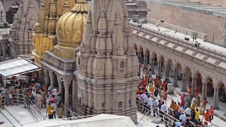 सावन माह के चौथे सोमवार की पूर्व संध्या पर काशी नगरी हुई केशरियामय