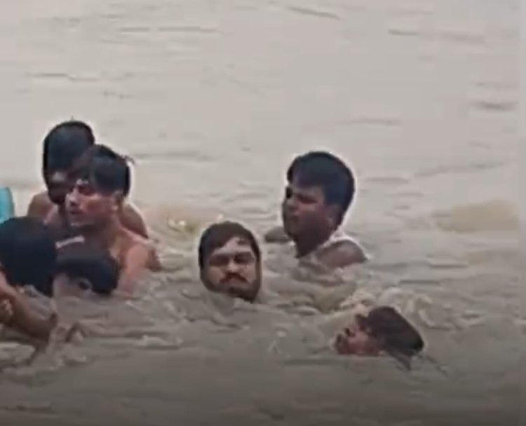 बाढ़ के पानी में डूबकर 15 वर्षीय किशोर की मौत, गांव में छाया मातम