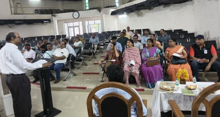 अब राजभाषा अनुभाग को राष्ट्रीय पहचान कायम करना चाहिए : प्रो.आशीष खरे