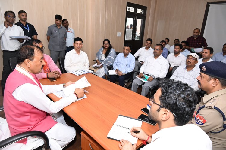 स्वास्थ्य विभाग बाढ़ प्रभावित क्षेत्रों में कैंप कर लोगों का करे स्वास्थ्य परीक्षण : केशव प्रसाद मौर्य