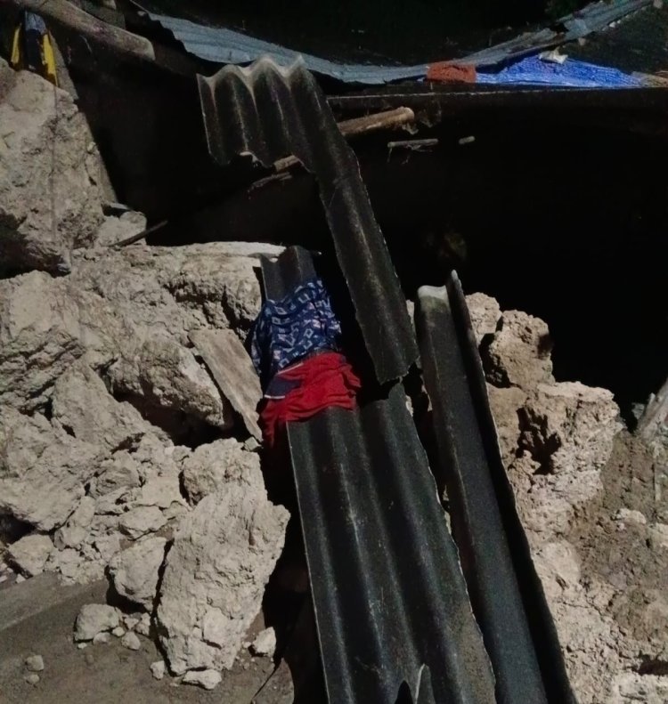 दीवार गिरने से एक बच्चे की मौत, दूसरा घायल