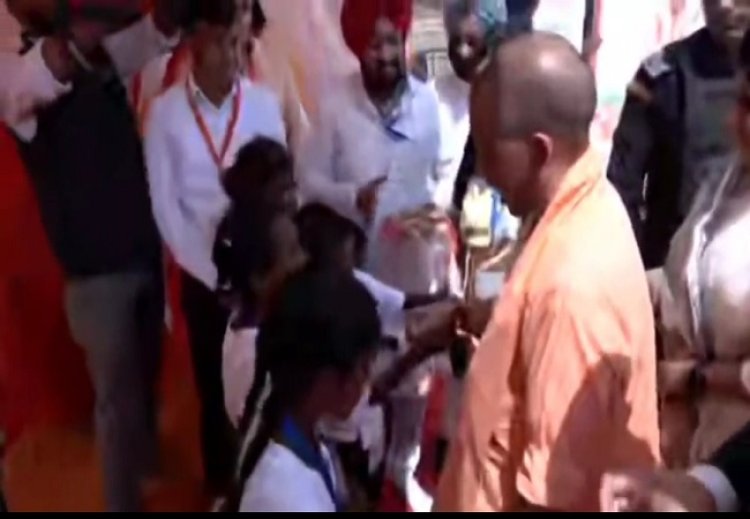 सीएम योगी ने यूपी के संभल में किया 659 करोड़ की विकास परियोजनाओं का लोकार्पण एवं शिलान्यास