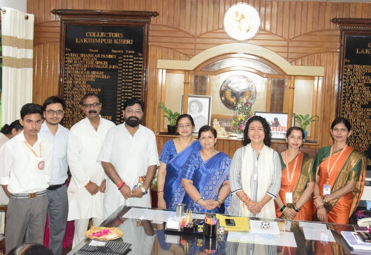 छात्राओं ने डीएम को बांधी राखी, लिया शिक्षा का संकल्प