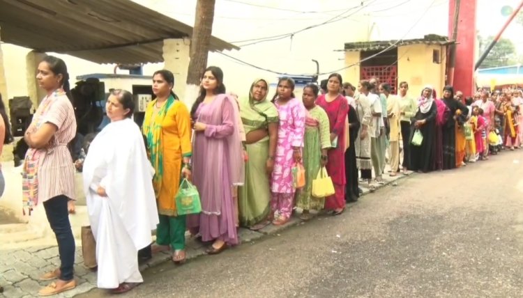 जिला कारागार के कैदियों ने बहनों से रक्षा सूत्र बंधवाकर भविष्य में दुबारा अपराध न करने का दिया वचन