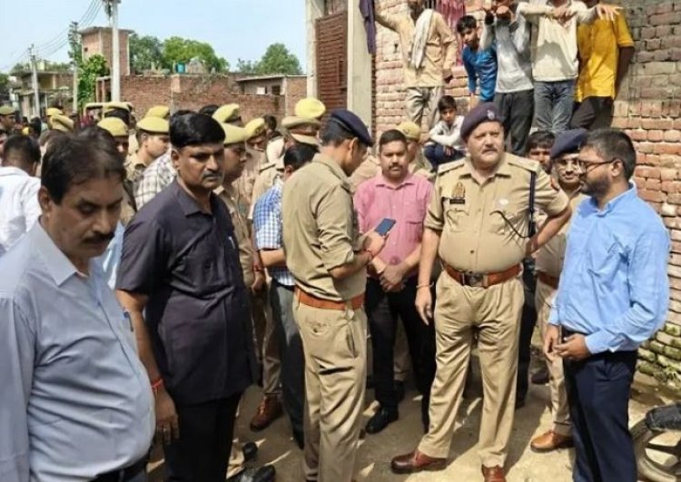 राजस्थान के दौसा सड़क हादसे में एटा के मृतक पीड़ित परिजनों से मिले डीएम-एसएसपी,दी सांत्वना