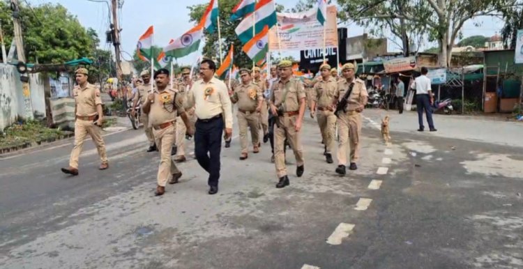 भव्य तिरंगा यात्रा का आयोजन, डीएम-एसपी ने प्रशिक्षु आरक्षियों के साथ निकाली रैली