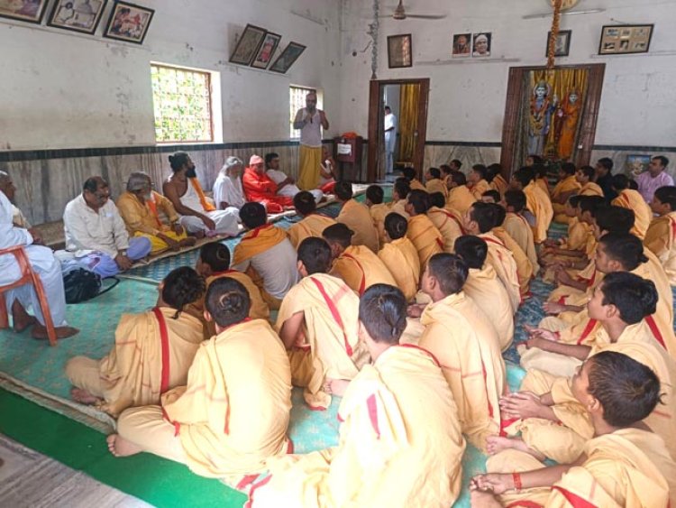 नरोत्तमानन्द गिरि महाराज की 29वीं पुण्यतिथि पर भक्तों ने किया नमन