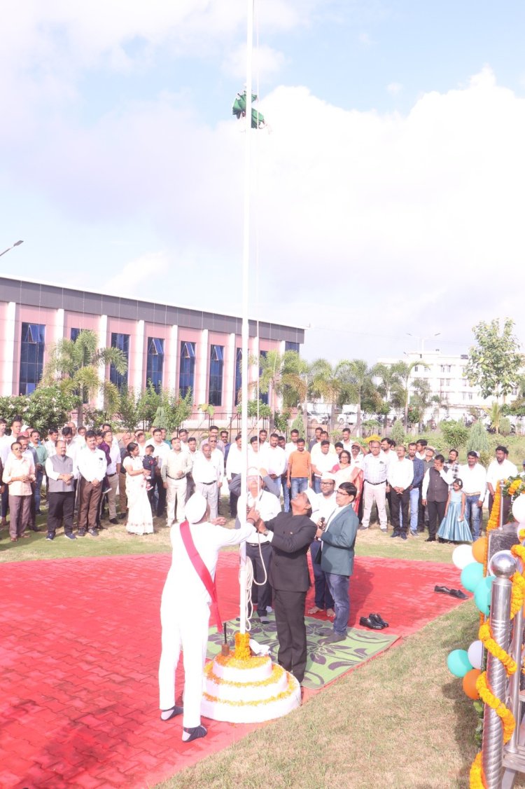सूरजपुर कलेक्टोरेट में मना 79 वां स्वतंत्रता दिवस, कलेक्टर ने किया ध्वजारोहण