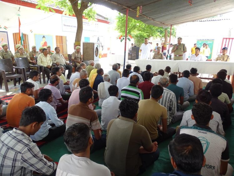 जिला कारागार में स्वतंत्रता दिवस समारोह पर बंदियों को मिली नसीहत और सम्मान