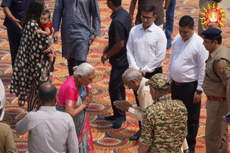 राज्यपाल आनंदीबेन पटेल पहुंची राम जन्मभूमि मंदिर, किया दर्शन पूजन