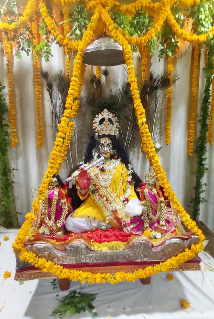 श्री काशी विश्वनाथ के चल प्रतिमा का हर—हरि श्रृंगार,महंत आवास पर दर्शन के लिए उमड़े श्रद्धालु