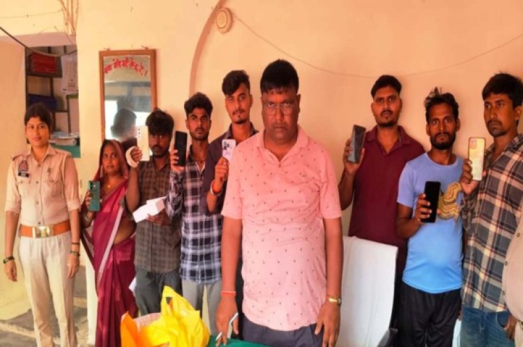 पुलिस ने मोबाइल स्वामियों को सौंपा 11 गुमशुदा मोबाइल