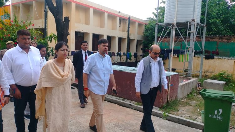 जिला जज एवं जिलाधिकारी ने किया बाल सम्प्रेक्षण गृह का निरीक्षण