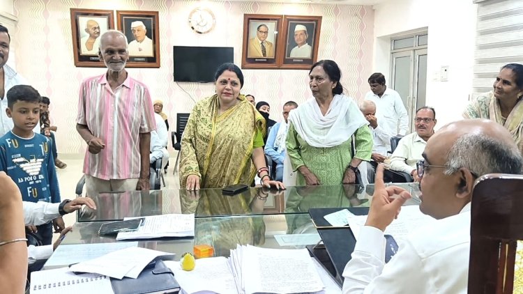 जिलाधिकारी की सक्रियता से सुदामा को 29 साल बाद मिली जीपीएफ की राशि