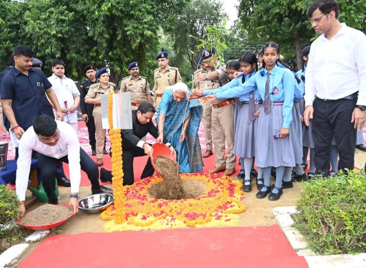 विश्वविद्यालय के ज्ञान को समाज व राष्ट्र के कल्याण में लगाएं डिग्रीधारी : आनंदीबेन पटेल