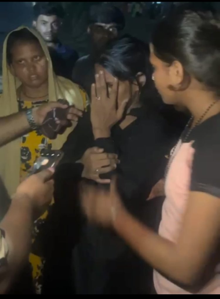 पारिवारिक कलह से परेशान महिला ने तीन वर्षीय बच्चे के साथ शास्त्री पुल से गोमती नदी में लगाई छलाग़,बच्ची की मौत