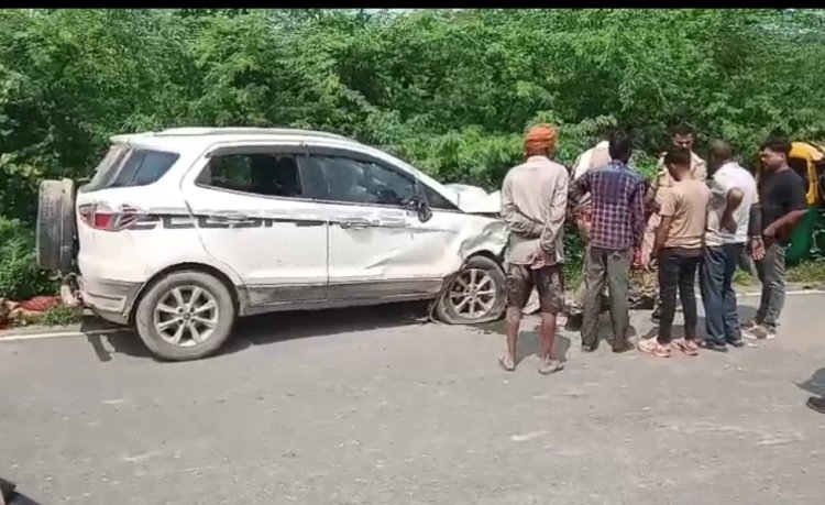 तेज रफ्तार कार ने सामने से ऑटो में मारी, टक्कर चार घायल, 2 की मौत