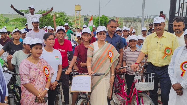 संडे बना स्पोर्ट्स डे, अनुप्रिया पटेल की अपील– हर सप्ताह अपनाएं साइकिलिंग व एक्टिविटी