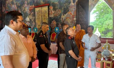 कुशीनगर पहुंचे चीफ ऑफ डिफेंस स्टाफ, प्राचीन बुद्ध प्रतिमा पर नवाया शीश