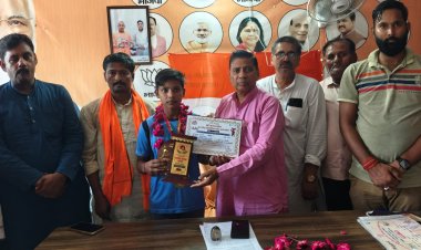 राज्य स्तर की कुश्ती में चार स्वर्ण पदक विजेता पहलवान आयुषी को विधायक ने किया सम्मानित