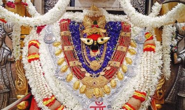 चंद्रग्रहण के कारण विन्ध्यवासिनी मंदिर के कपाट समय से पहले होंगे बंद, आरती समय में भी बदलाव