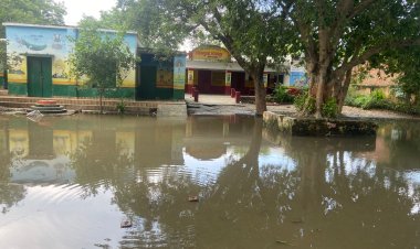 कंपोजिट विद्यालय बना तालाब, पांडु नदी का पानी घुसने से विद्यालय बंद