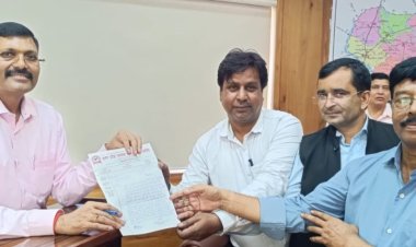 मंडलायुक्त से मिला उप्र मान्यता प्राप्त पत्रकार समिति का प्रतिनिधि मंडल