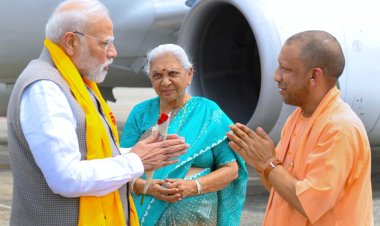 काशीवासियों ने अपने सांसद नरेन्द्र मोदी का किया गर्मजोशी से स्वागत , काफिले पर की गुलाब पंखुड़ियों की वर्षा