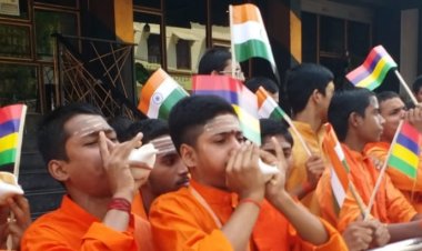 प्रधानमंत्री मोदी पहुंचे वाराणसी, मॉरीशस के प्रधानमंत्री संग द्विपक्षीय वार्ता में होंगे शामिल