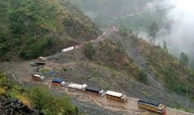 जम्मू-श्रीनगर राष्ट्रीय राजमार्ग में आई भारी रुकावट के बाद ऐतिहासिक मुगल रोड घाटी की एकमात्र जीवनरेखा बनकर उभरा