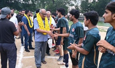 फुटबॉल खिलाड़ी सोमनाथ ने खिलाड़ियों का किया उत्साहवर्धन