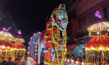 सज धज के साथ निकली कर्ण घोड़े की शोभा यात्रा