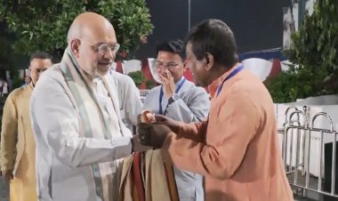 अमित शाह कोलकाता पहुंचे, देशभक्ति थीम वाले दुर्गा पंडाल का करेंगे उद्घाटन, बिहार में भी करेंगे अहम बैठकें