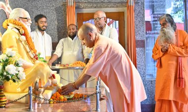 मुख्यमंत्री योगी आदित्यनाथ ने गोरखनाथ मंदिर में किया दर्शन-पूजन