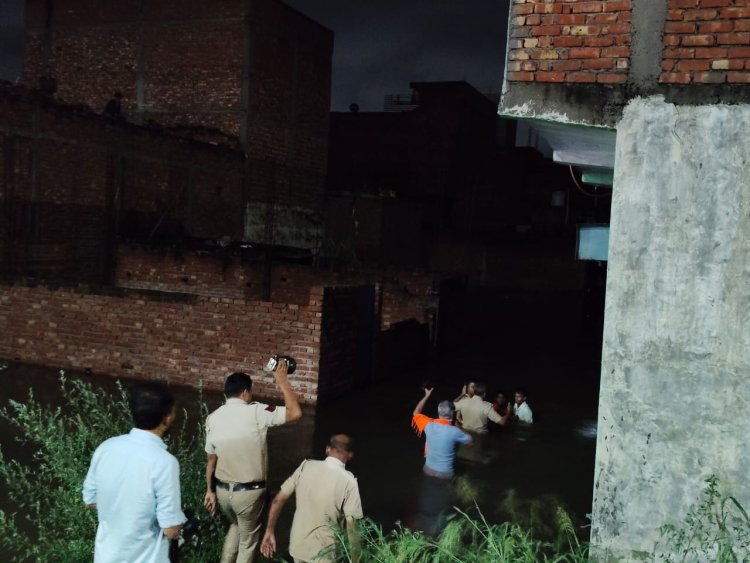 हथिनी कुंड बांध से पानी छोड़े जाने से यमुना खतरे के निशाने से दो मीटर ऊपर