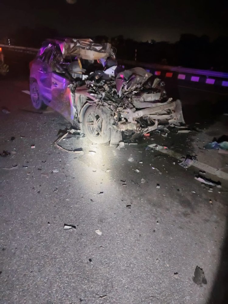 अमेठी में भीषण सड़क दुर्घटना, तीन की मौत।