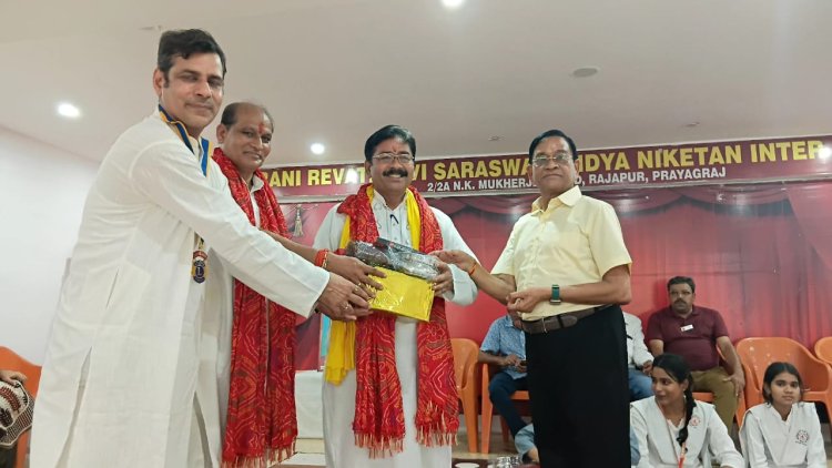 प्रयागराज: शिक्षक दिवस पर रानी रेवती देवी में सम्मानित किए गए शिक्षक एवं शिक्षिकाएं