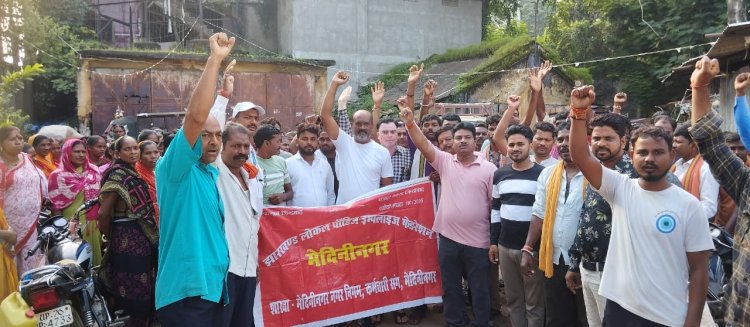 नगर निगम के 400 से अधिक कर्मियों ने किया कार्य बहिष्कार, तीन महीने से नहीं मिला है वेतन