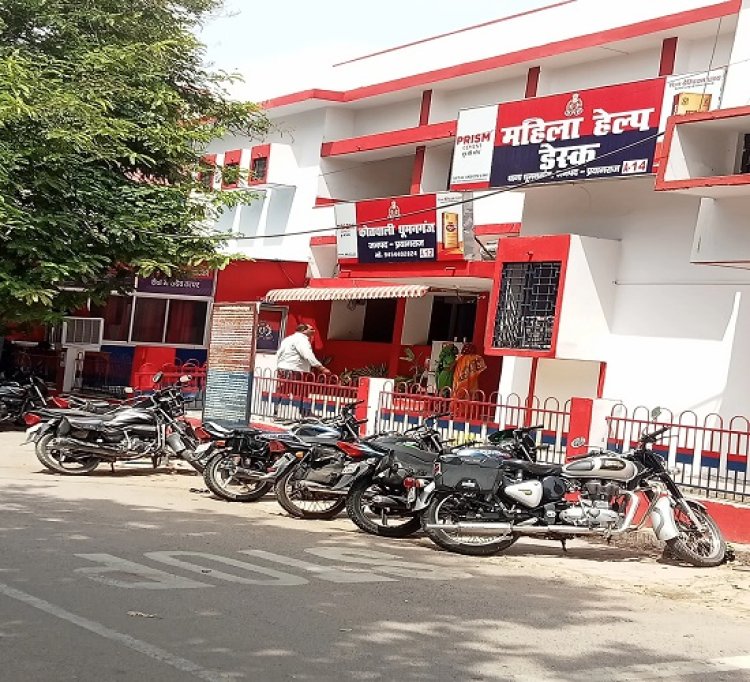 कमरे में फंदे से लटका मिला छात्रा का शव