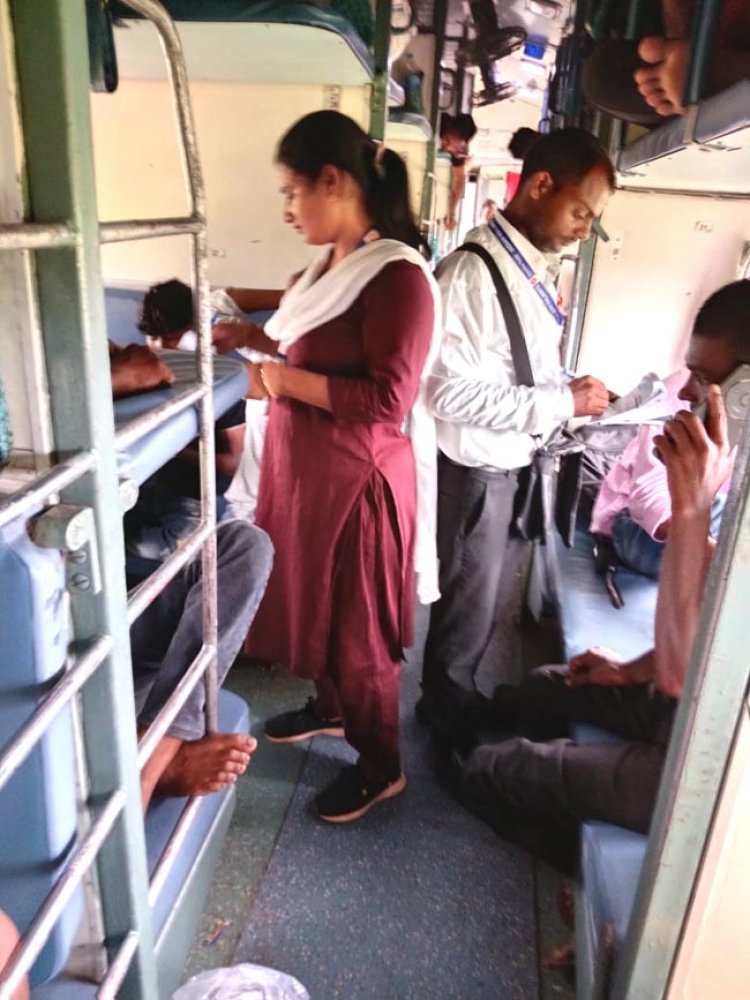 फतेहपुर-कानपुर खंड में चला विशेष टिकट चेकिंग अभियान