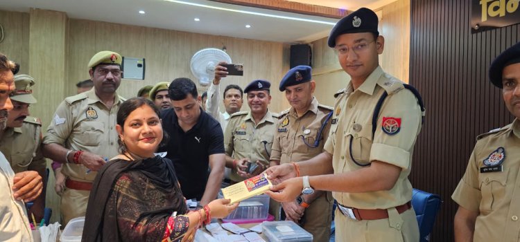 मथुरा: दो साल में चोरी और गुम हुए एक करोड़ कीमत के 360 मोबाइल स्वामियों को सुपुर्द