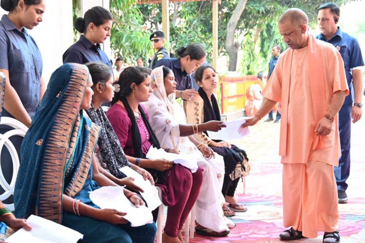 कब्जामुक्त कराएं जमीन, दबंगों को सिखाएं कानूनी सबक : मुख्यमंत्री