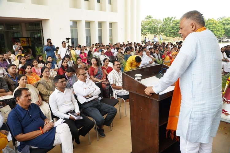 शिक्षक का व्यवहार छात्र के प्रति और शिक्षक के प्रति छात्र का व्यवहार ठीक होना चाहिएः मंत्री परमार