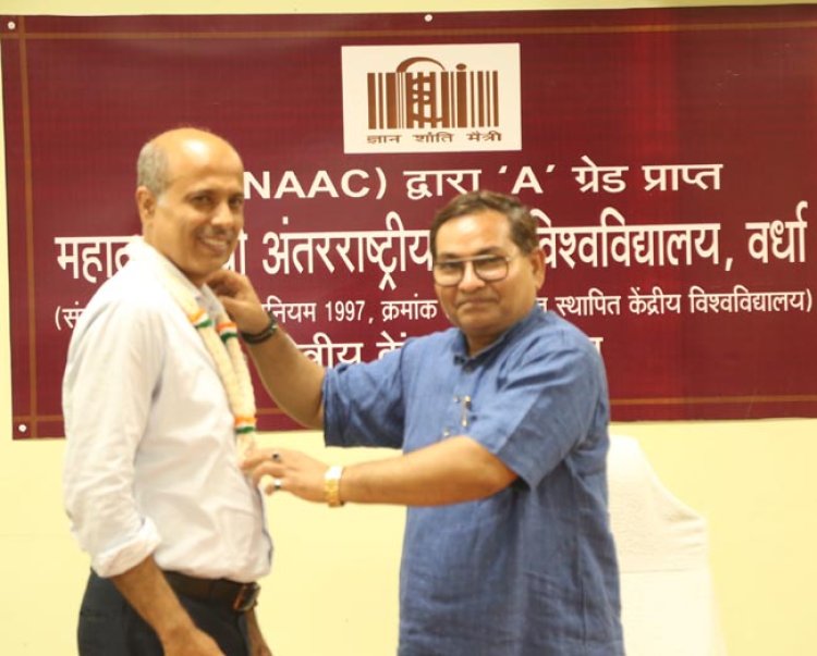 हिन्दी राष्ट्रीय एकता का प्रमुख साधन है : डॉ. अमित मालवीय